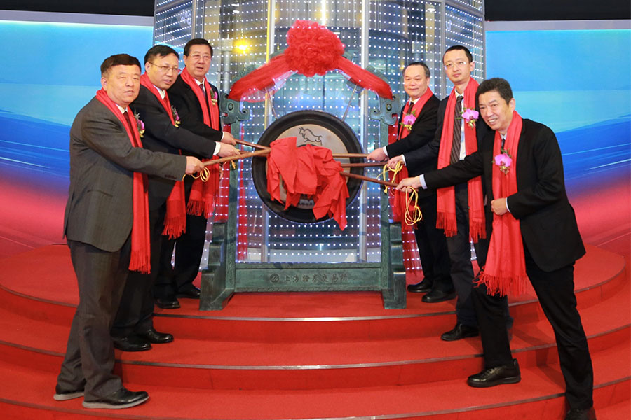03嘉宾为emc易倍官网科技鸣锣开市 - 副本.jpg 03嘉宾为emc易倍官网科技鸣锣开市 - 副本.jpg